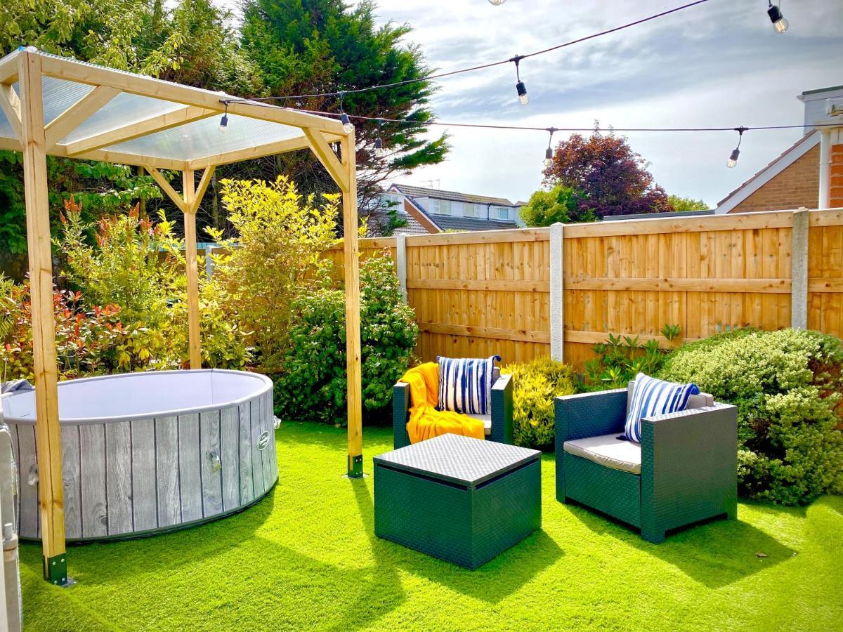 Remarkable 3-Bed Hot Tub House In Blackpool Exteriör bild