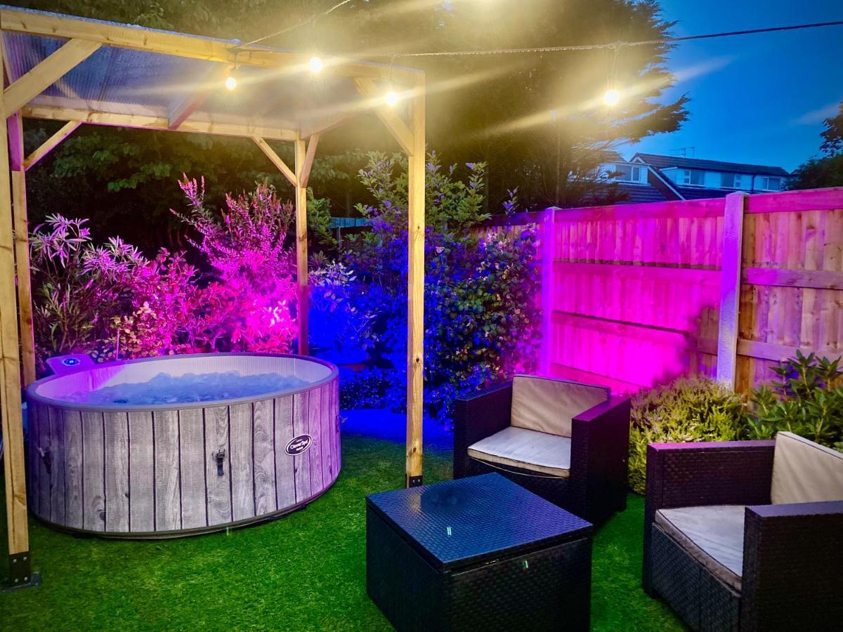 Remarkable 3-Bed Hot Tub House In Blackpool Exteriör bild