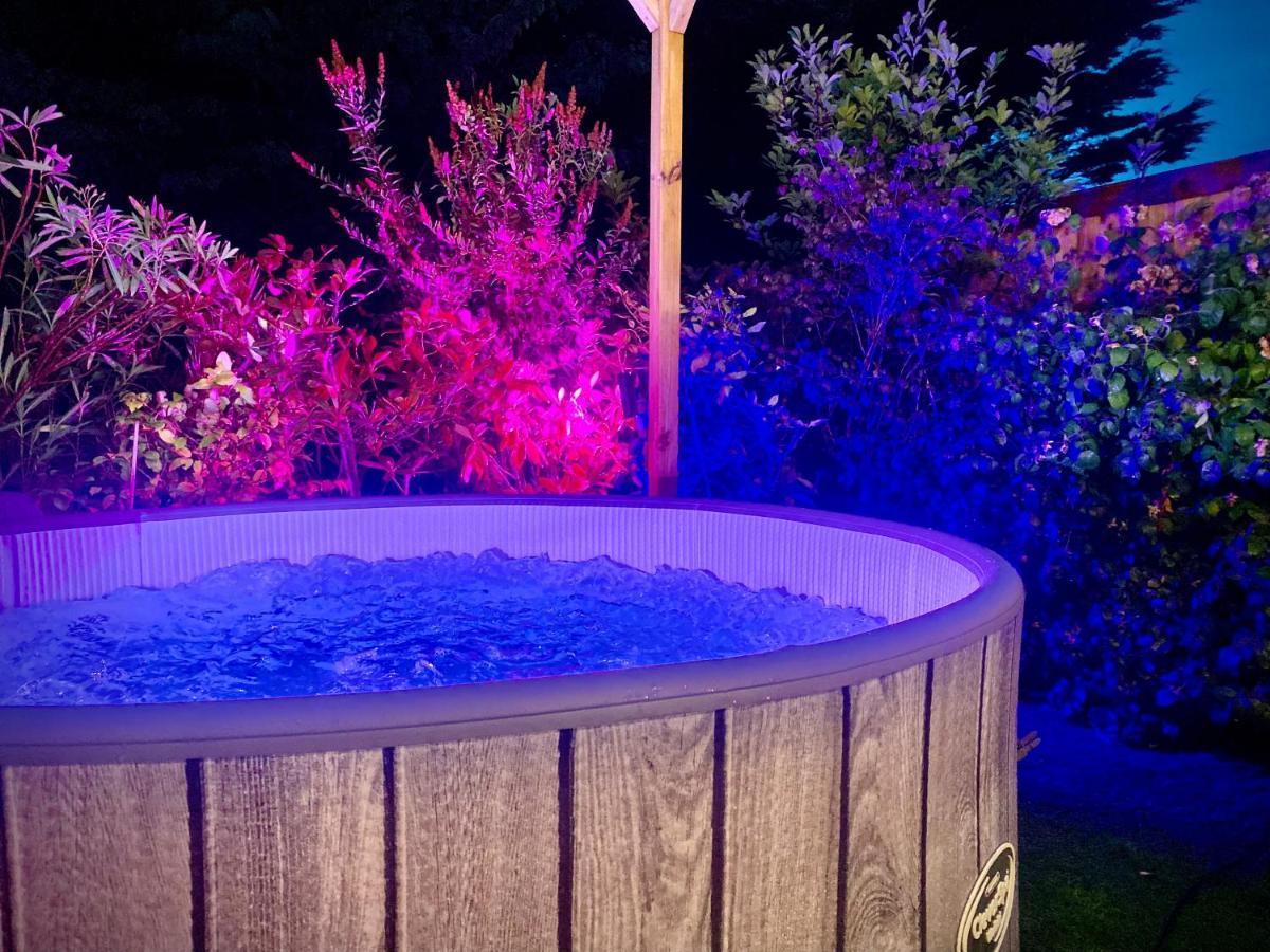 Remarkable 3-Bed Hot Tub House In Blackpool Exteriör bild