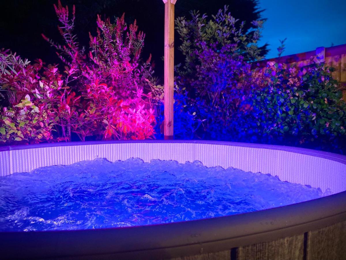 Remarkable 3-Bed Hot Tub House In Blackpool Exteriör bild